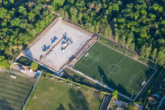 Sportplätze am Ahaweg im Ortsteil Innenstadt-Ost in Karlsruhe im Bundesland Baden-Württemberg, Deutschland