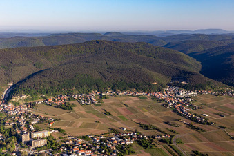 Luftbild von Zu Füßen des Weinbiet im Ortsteil Haardt in Neustadt an der Weinstraße im Bundesland Rheinland-Pfalz, Deutschland