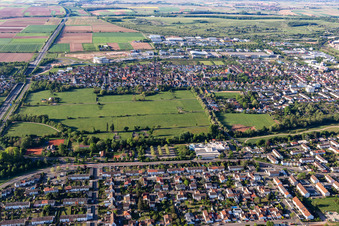 Ortsteil Queichheim in Landau in der Pfalz im Bundesland Rheinland-Pfalz, Deutschland aus der Luft