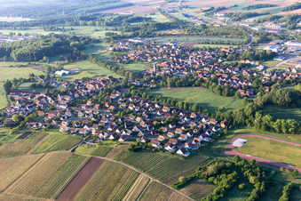 Drohnenaufname von Ortsteil Altenstadt in Wissembourg im Bundesland Bas-Rhin, Frankreich