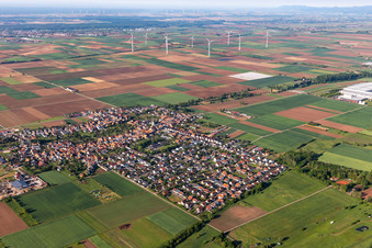 Ottersheim bei Landau im Bundesland Rheinland-Pfalz, Deutschland von der Drohne aus gesehen