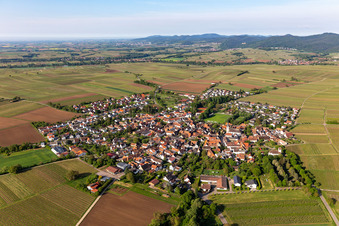 Drohnenaufname von Ortsteil Mörzheim in Landau in der Pfalz im Bundesland Rheinland-Pfalz, Deutschland