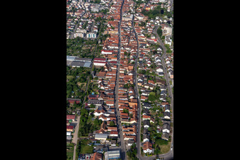 Verlauf der Straßenführung der Rheinstraße in Kandel im Bundesland Rheinland-Pfalz, Deutschland