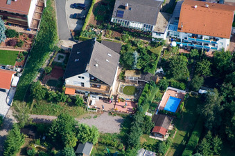 Am Wingertsberg von Süden im Ortsteil Gräfenhausen in Annweiler am Trifels im Bundesland Rheinland-Pfalz, Deutschland