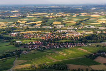Drohnenbild von Ortsteil Altenstadt in Wissembourg im Bundesland Bas-Rhin, Frankreich