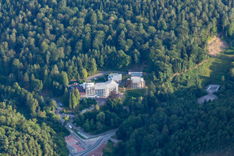 Schrägluftbild von Celenus Parkklinik in Bad Bergzabern im Bundesland Rheinland-Pfalz, Deutschland