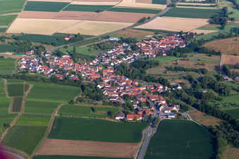 Drohnenaufname von Oberhausen im Bundesland Rheinland-Pfalz, Deutschland
