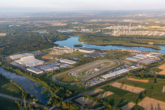 Luftbild von Industriegebiet Oberwald in Wörth am Rhein im Bundesland Rheinland-Pfalz, Deutschland