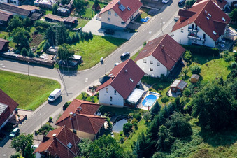 Ritter-Stephan-von-Mörlheim-Straße in Eußerthal im Bundesland Rheinland-Pfalz, Deutschland vom Flugzeug aus