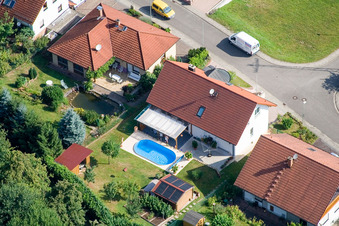 Ritter-Stephan-von-Mörlheim-Straße in Eußerthal im Bundesland Rheinland-Pfalz, Deutschland aus der Drohnenperspektive