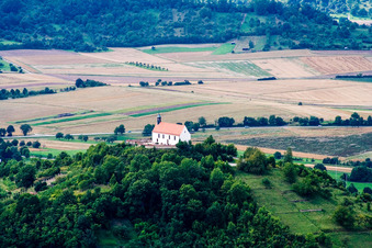 Kirchengebäude der Kapelle Wurmlinger Kapelle - St. Remigius Kapelle im Ortsteil Rottenburg am Neckar in Tübingen im Bundesland Baden-Württemberg, Deutschland