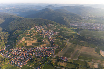 Ortsteil Gleiszellen in Gleiszellen-Gleishorbach im Bundesland Rheinland-Pfalz, Deutschland vom Flugzeug aus