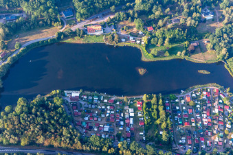 Wohnwagen und Zelte- Campingplatz - und Zeltplatz Zwickmühle am Saarbacherhammer am Mühlweiher See in Ludwigswinkel im Bundesland Rheinland-Pfalz, Deutschland