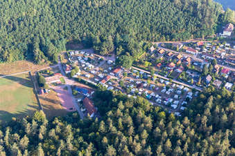 Schrägluftbild von Campingclub Pirmansens am Schöntalweiher in Ludwigswinkel im Bundesland Rheinland-Pfalz, Deutschland