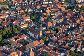 Kirchengebäude " Pfarrkirche St. Michael " in Rheinzabern im Bundesland Rheinland-Pfalz, Deutschland