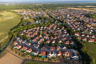 Leimersheim im Bundesland Rheinland-Pfalz, Deutschland aus der Drohnenperspektive