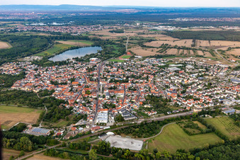 Luftbild von Ortsansicht der Straßen und Häuser der Wohngebiete in Philippsburg im Bundesland Baden-Württemberg, Deutschland
