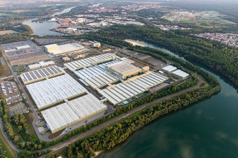 Daimler GLC auf der Insel Grün in Germersheim im Bundesland Rheinland-Pfalz, Deutschland