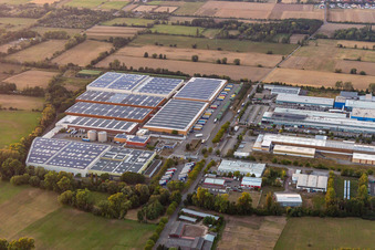 Schrägluftbild von Industrie- und Gewerbegebiet Landau Ost mit Michelin Reifenwerke und APL Automobil-Prüftechnik Landau GmbH in Landau in der Pfalz im Bundesland Rheinland-Pfalz, Deutschland