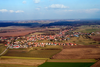 Forstheim im Bundesland Bas-Rhin, Frankreich von der Drohne aus gesehen