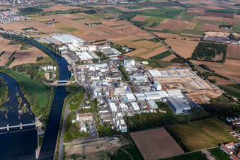 Industriegebiet mit Saint-Gobain Isover G+H, ICL Germany BK Giulini in Ladenburg im Bundesland Baden-Württemberg, Deutschland