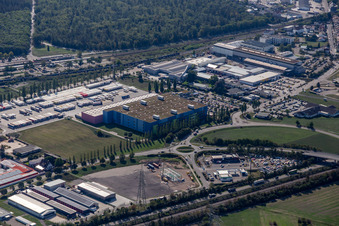 Gebäudekomplex und Gelände des Logistikzentrums dm-drogerie markt GmbH + Co. KG Verteilzentrum Waghäusel in Waghäusel im Ortsteil Oberhausen in Oberhausen-Rheinhausen im Bundesland Baden-Württemberg, Deutschland