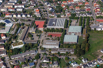 Schulgelände und Gebäudekomplex der Kopernikus Gymnasium und Konrad Adenauer Realschule in Philippsburg im Bundesland Baden-Württemberg, Deutschland