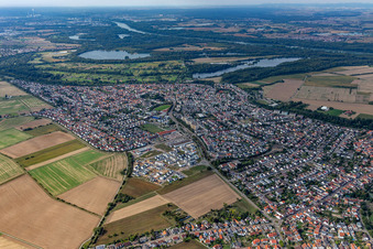 Luftaufnahme von Stadtansicht des Innenstadtbereiches in Hochstetten in Linkenheim-Hochstetten im Bundesland Baden-Württemberg, Deutschland