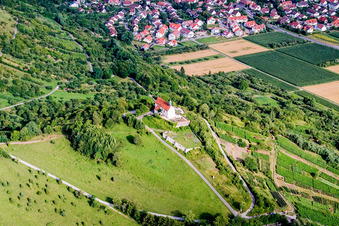 Kirchengebäude der Kapelle Wurmlinger Kapelle - St. Remigius Kapelle in Tübingen im Ortsteil Hirschau im Bundesland Baden-Württemberg, Deutschland
