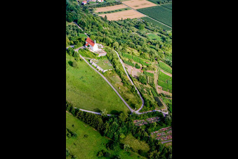 Luftbild von Kirchengebäude der Kapelle Wurmlinger Kapelle - St. Remigius Kapelle in Tübingen im Ortsteil Hirschau im Bundesland Baden-Württemberg, Deutschland