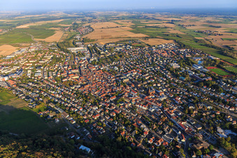 Luftaufnahme von Stadtansicht aus Westen in Bad Bergzabern im Bundesland Rheinland-Pfalz, Deutschland