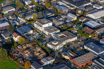 Gebäude des Rechenzentrums und Online - Datenverarbeitungs- Knotenpunktes " Stiftung Kirchliches Rechenzentrum Südwestdeutschland " in Eggenstein in Eggenstein-Leopoldshafen im Bundesland Baden-Württemberg, Deutschland