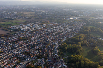 Ortsteil Neureut in Karlsruhe im Bundesland Baden-Württemberg, Deutschland aus der Vogelperspektive