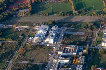 Schrägluftbild von LTC - Linder Technologie Campus mit Weum GmbH, Systec&Services sowie Systec&Solutions in der Wilhelm-Schickard-Straße im Technologiepark Karlsruhe im Ortsteil Rintheim im Bundesland Baden-Württemberg, Deutschland