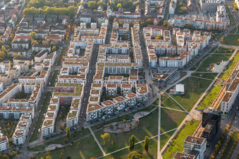 Flächen und Immobilien mit moderner Wohnbebauung am Citypark (Stadtpark Südost) an der Ludwig Erhard Allee in Karlsruhe im Ortsteil Südstadt im Bundesland Baden-Württemberg, Deutschland