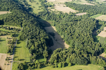 Naturschutzgebiet Kettelbachtal im Ortsteil Obernhausen in Birkenfeld im Bundesland Baden-Württemberg, Deutschland von oben