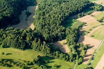 Naturschutzgebiet Kettelbachtal im Ortsteil Obernhausen in Birkenfeld im Bundesland Baden-Württemberg, Deutschland aus der Luft
