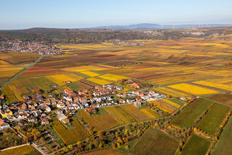 Schrägluftbild von Herxheim am Berg im Bundesland Rheinland-Pfalz, Deutschland