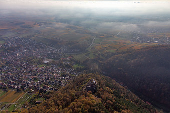 Burg Landeck in Klingenmünster im Bundesland Rheinland-Pfalz, Deutschland von oben gesehen