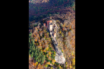 Herbstluftbild der Burganlage der Burg Trifels in Annweiler am Trifels im Bundesland Rheinland-Pfalz, Deutschland