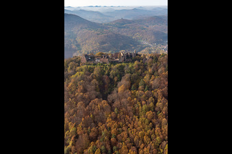 Luftaufnahme von Burgruine Madenburg in Eschbach im Bundesland Rheinland-Pfalz, Deutschland