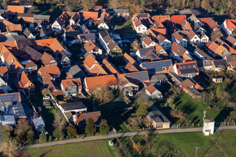 Schrägluftbild von Im Glockenzehnten in Winden im Bundesland Rheinland-Pfalz, Deutschland
