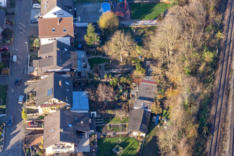 Im Rosengarten in Winden im Bundesland Rheinland-Pfalz, Deutschland von oben