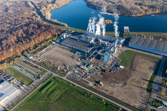 Schrägluftbild von Neubau des Gas- Wasserstoff- Kraftwerks der Papierfabrik Palm GmbH & Co. KG im Ortsteil Industriegebiet Wörth-Oberwald in Wörth am Rhein im Bundesland Rheinland-Pfalz, Deutschland