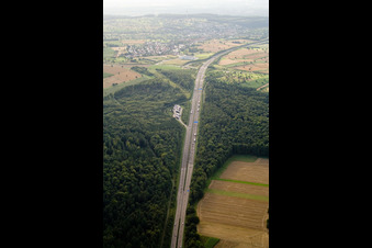 Luftaufnahme von Mutschelbach, Autobahnparkplatz A8 im Ortsteil Untermutschelbach in Karlsbad im Bundesland Baden-Württemberg, Deutschland