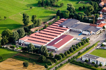 Gebäude und Produktionshallen auf dem Werksgelände Vogelsitze GmbH in Stupferich in Karlsruhe im Bundesland Baden-Württemberg, Deutschland