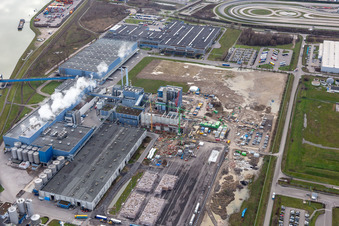 Neubau des Gas- Wasserstoff- Kraftwerks der Papierfabrik Palm GmbH & Co. KG im Ortsteil Industriegebiet Wörth-Oberwald in Wörth am Rhein im Bundesland Rheinland-Pfalz, Deutschland aus der Vogelperspektive
