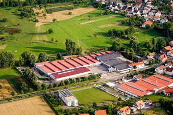 Schrägluftbild von Stupferich, Vogelsitze GmbH, Kleinsteinbacherstraße 44 in Karlsruhe im Bundesland Baden-Württemberg, Deutschland