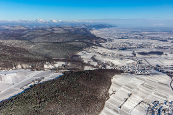 Winterluftbild im Schnee im Ortsteil Gleishorbach in Gleiszellen-Gleishorbach im Bundesland Rheinland-Pfalz, Deutschland