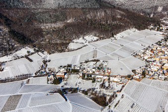 Winterluftbild im Schnee in Weyher in der Pfalz im Bundesland Rheinland-Pfalz, Deutschland